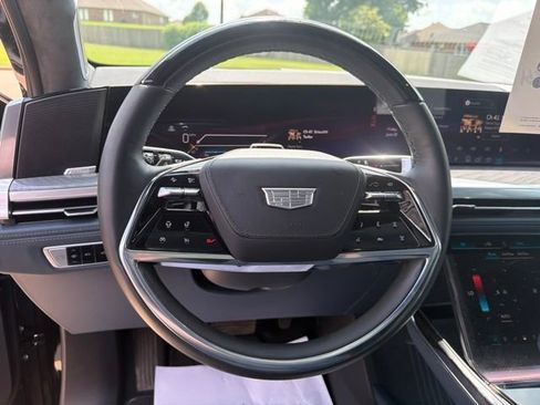 Certified 2025 Cadillac Escalade IQ Luxury 2 w/ LPO, Premium Carpet Package AWD/4WD image 16