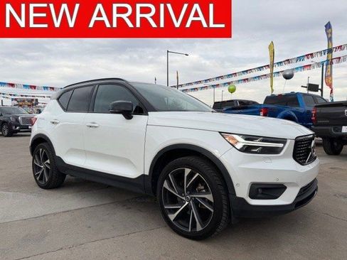Used 2019 Volvo XC40 T5 R-Design image 1
