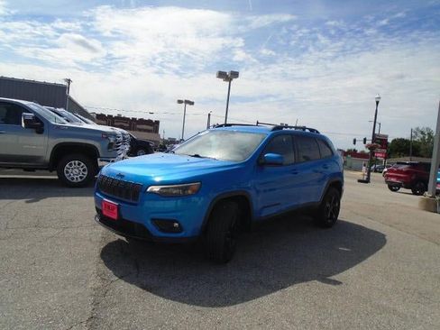Used 2021 Jeep Cherokee Latitude Plus AWD/4WD image 3