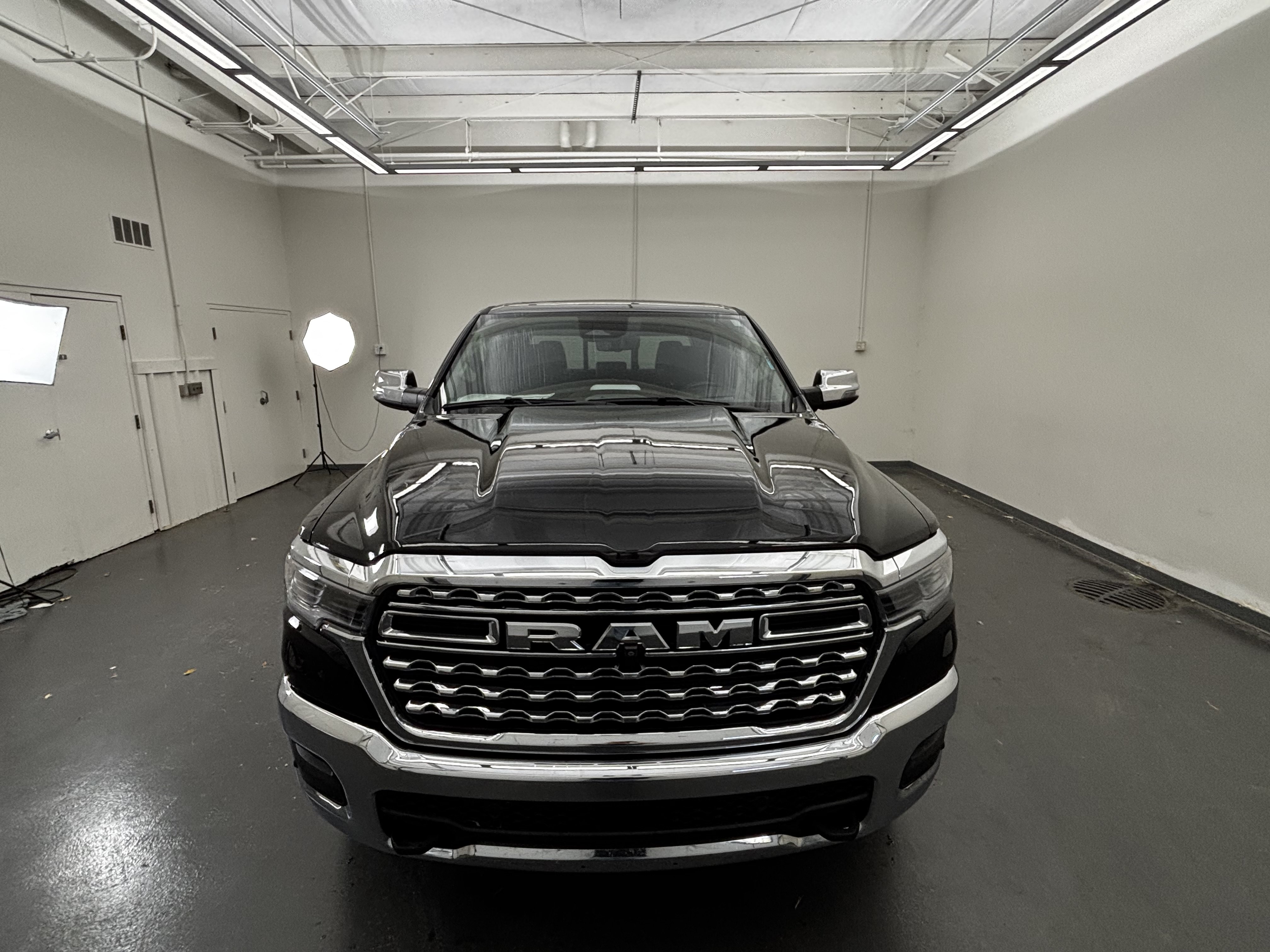 Used 2025 RAM 1500 Limited AWD/4WD image 2