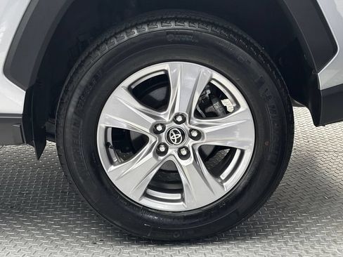 Used 2025 Toyota RAV4 XLE AWD/4WD image 5