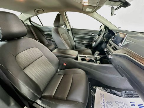 Used 2024 Nissan Altima 2.5 SV FWD image 26