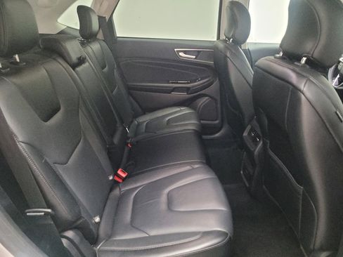 Used 2018 Ford Edge Titanium image 19