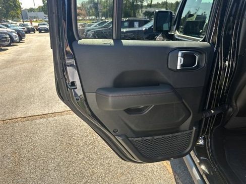 New 2025 Jeep Wrangler Unlimited Rubicon w/ XTREMEE 35" Tire Package image 20