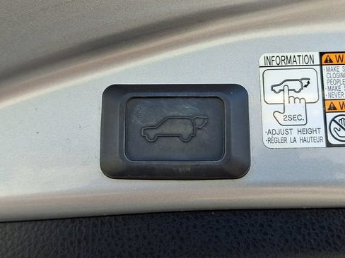 Used 2017 Toyota RAV4 XLE AWD/4WD image 31