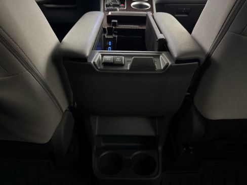 Used 2021 Toyota Sienna LE FWD image 22