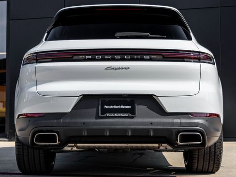 Certified 2025 Porsche Cayenne image 10