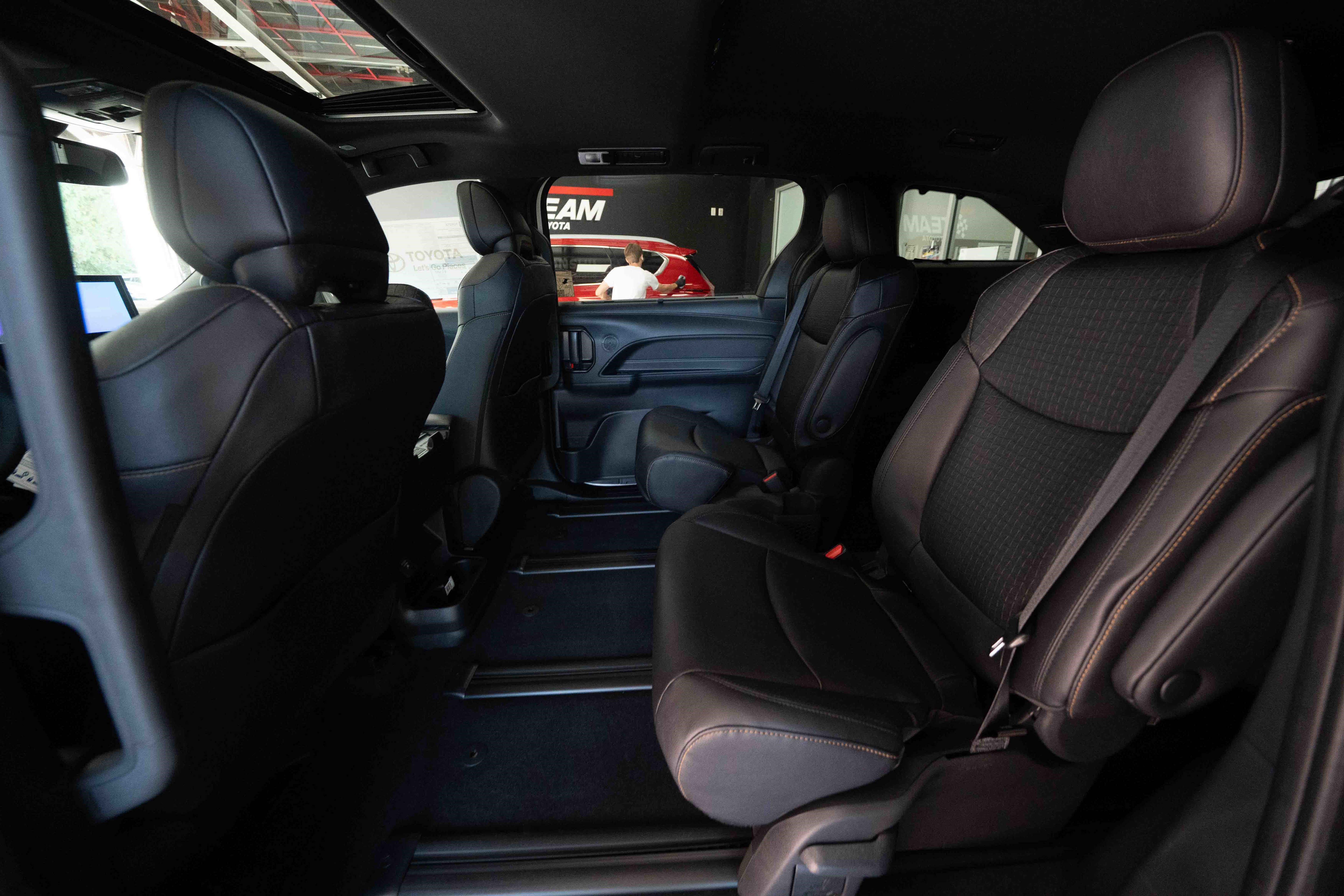 New 2026 Toyota Sienna XLE Woodland Edition AWD/4WD image 23