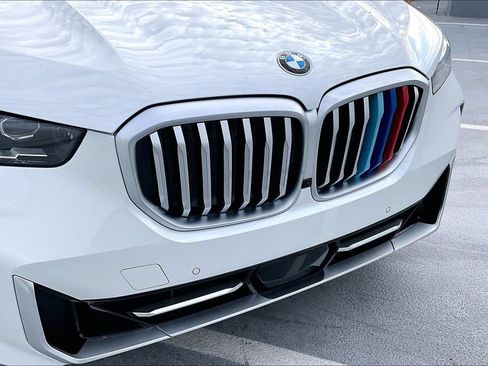 Used 2025 BMW X5 xDrive40i w/ Parking Assistance Package AWD/4WD image 31