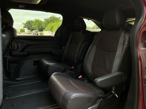 Used 2025 Toyota Sienna XSE AWD/4WD image 15