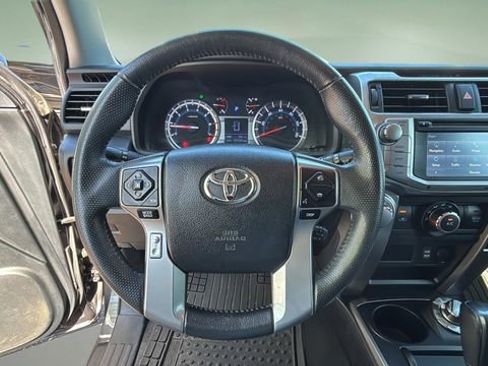 Used 2016 Toyota 4Runner SR5 Premium image 12