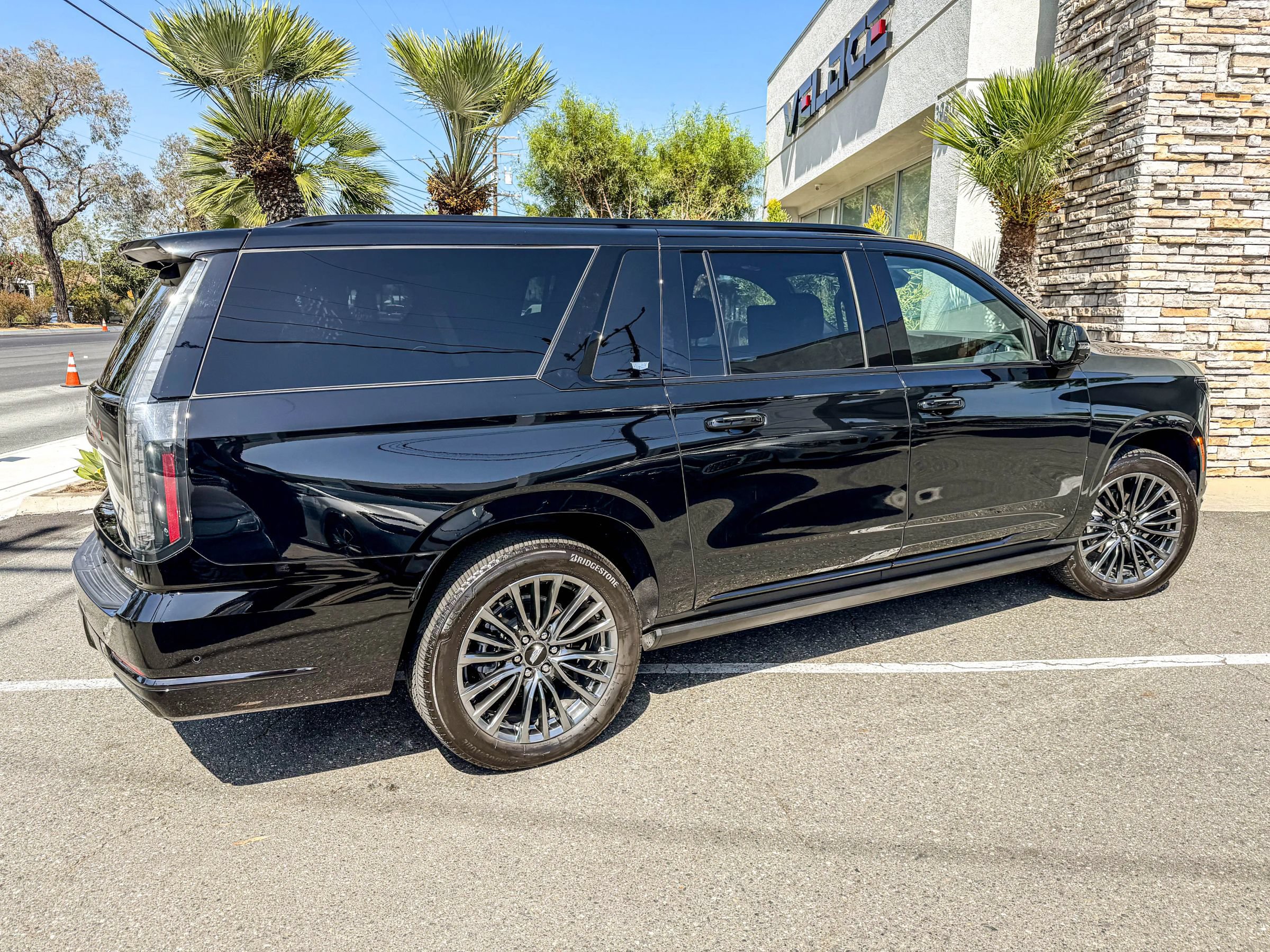 Used 2025 Cadillac Escalade ESV Sport Platinum AWD/4WD image 8