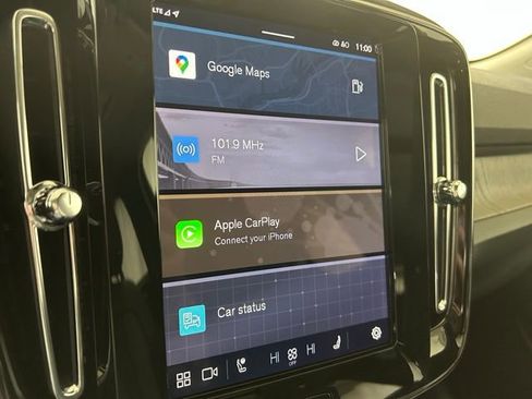 Used 2025 Volvo XC40 B5 Core image 15