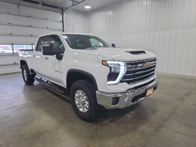 Used 2024 Chevrolet Silverado 2500 LTZ AWD/4WD image 2