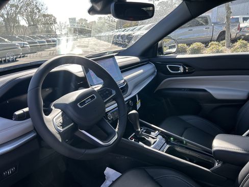 New 2026 Jeep Compass Limited image 16