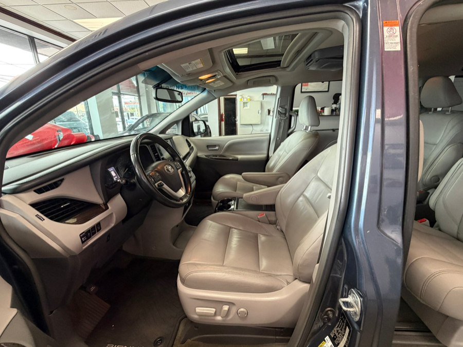 Used 2016 Toyota Sienna XLE w/ XLE Navigation Package AWD/4WD image 24