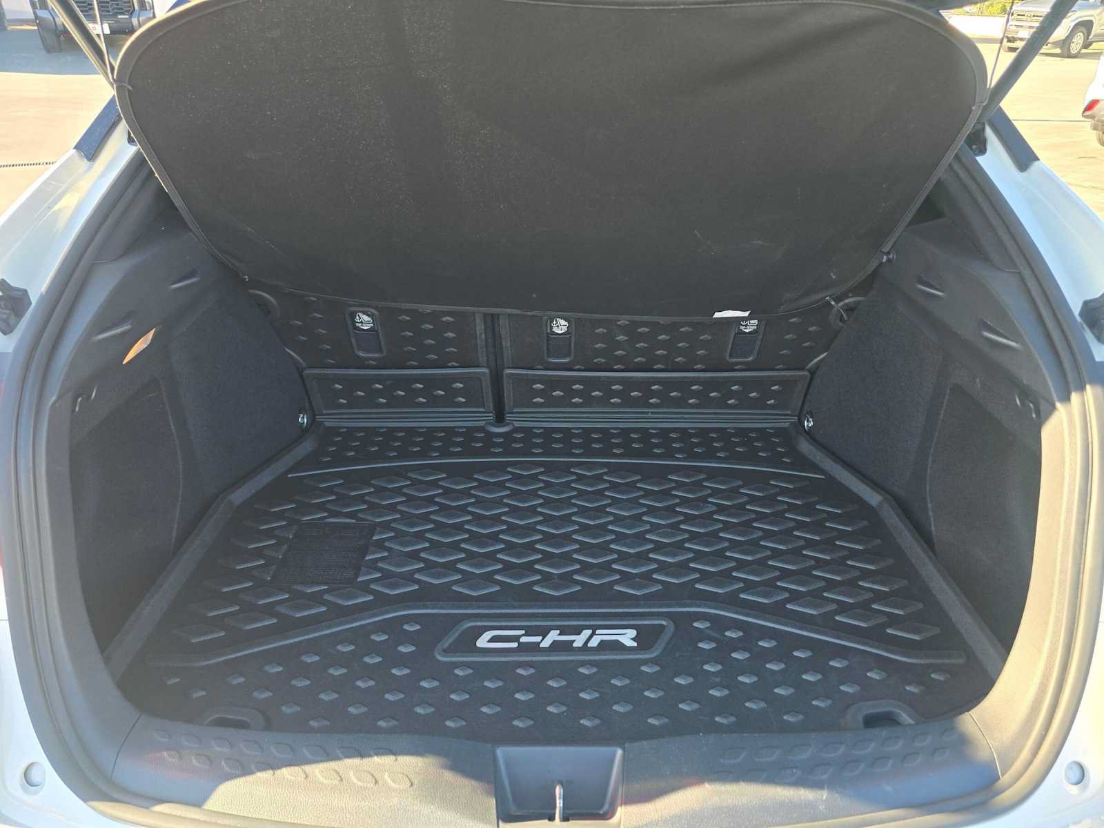 Used 2020 Toyota C-HR XLE FWD image 14