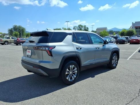 Used 2026 Chevrolet Equinox LT FWD image 4