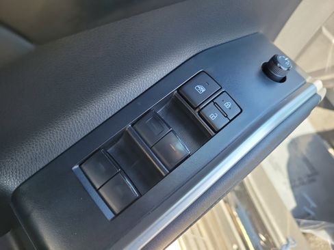 Used 2023 Toyota Highlander XLE FWD image 26