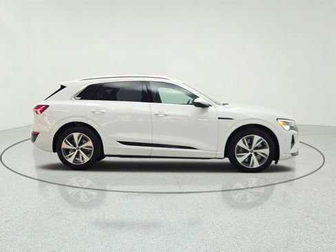 Used 2024 Audi Q8 e-tron Prestige AWD/4WD image 4