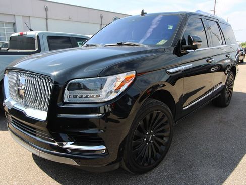 Used 2018 Lincoln Navigator Reserve w/ Technology Package AWD/4WD image 2