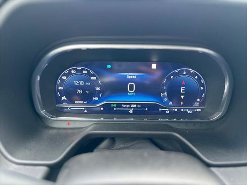 Used 2023 Chevrolet Suburban Premier image 23