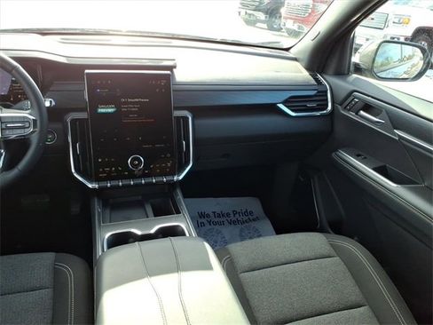 Used 2025 GMC Acadia Elevation image 15