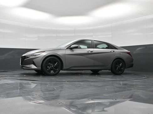 Used 2022 Hyundai Elantra SEL image 21