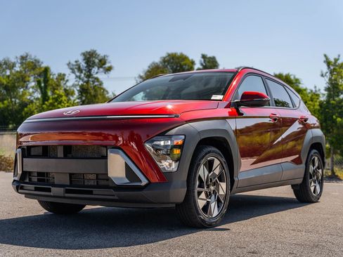 Used 2024 Hyundai Kona SEL FWD image 3