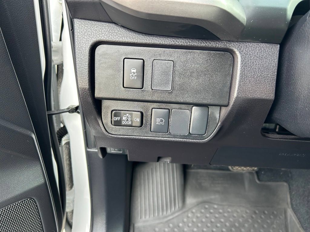 Used 2023 Toyota Tacoma SR5 AWD/4WD image 25