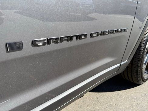 New 2025 Jeep Grand Cherokee Altitude image 9