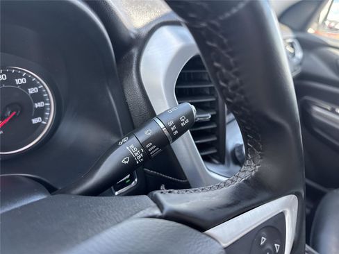 Used 2023 GMC Acadia SLT image 24