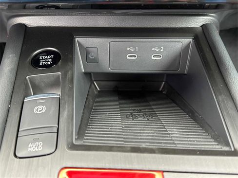 New 2025 Nissan Kicks SR image 14