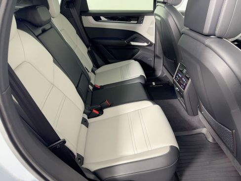 Certified 2026 Porsche Cayenne Coupe AWD/4WD image 30