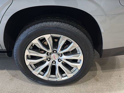 Used 2024 GMC Yukon Denali w/ Denali Reserve Package image 10