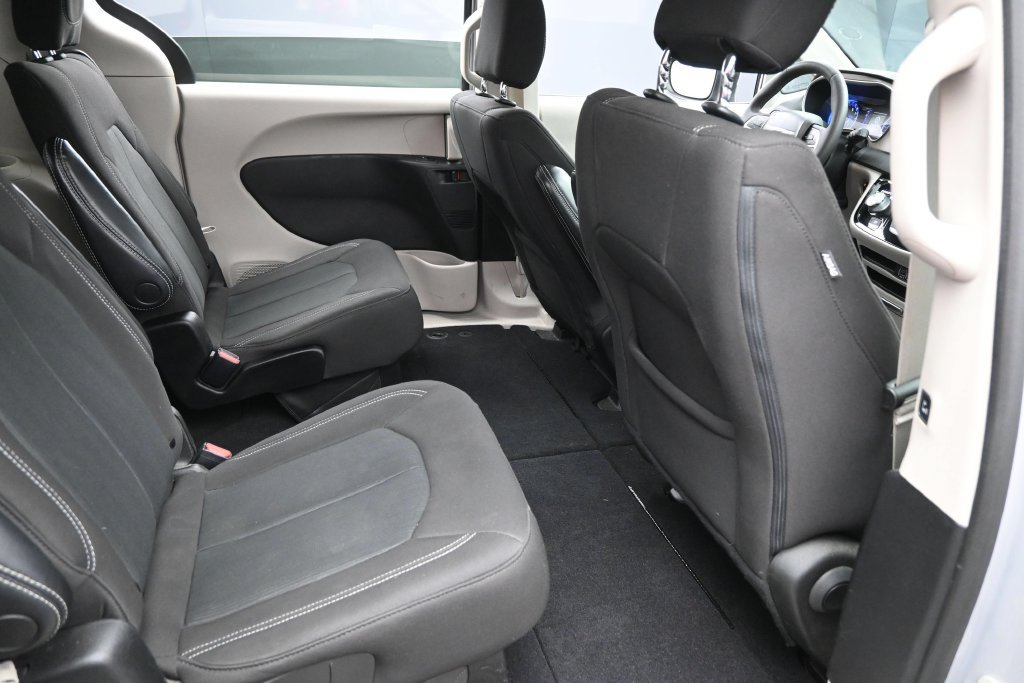 Used 2022 Chrysler Voyager LX FWD image 29