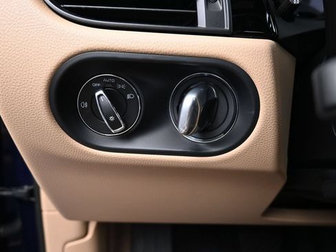 Certified 2025 Porsche Macan AWD/4WD image 25