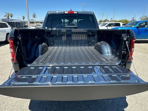 New 2026 RAM 1500 Express AWD/4WD image 17