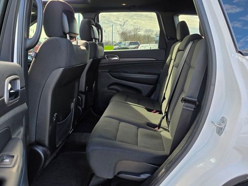 Used 2018 Jeep Grand Cherokee Laredo image 33