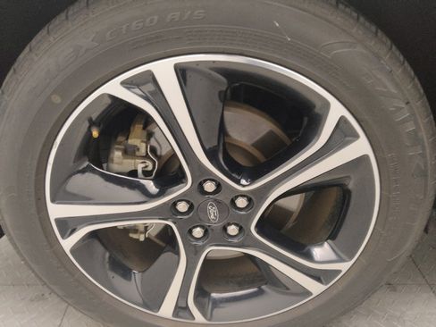 Used 2020 Ford Edge ST image 31