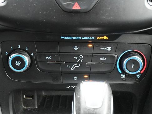 Used 2016 Ford Focus SE FWD image 18