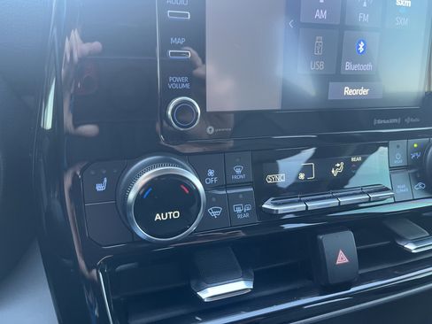 Used 2022 Toyota Highlander XLE image 12