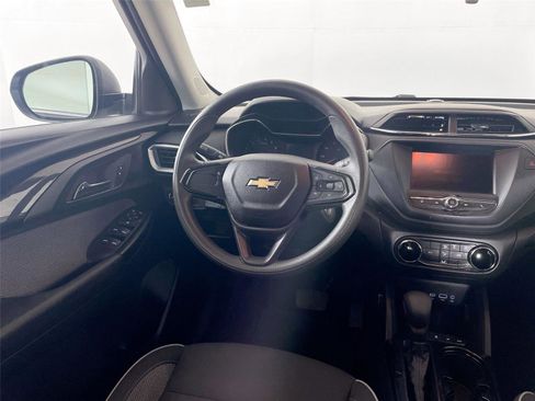 Used 2023 Chevrolet TrailBlazer LS AWD/4WD image 2