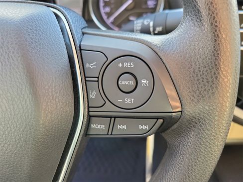 Used 2020 Toyota Camry LE image 20