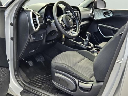 Used 2021 Kia Soul LX image 16