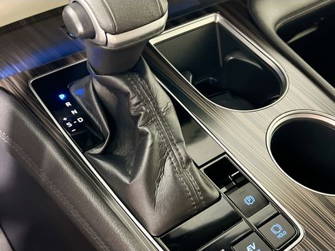 Used 2022 Toyota Sienna Platinum image 25