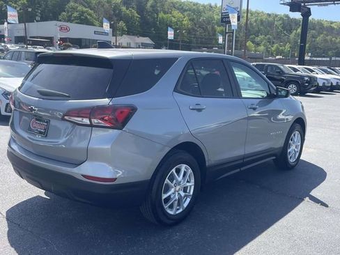 Certified 2024 Chevrolet Equinox LS w/ LS Convenience Package FWD image 4