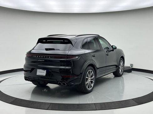 Used 2025 Porsche Cayenne image 7