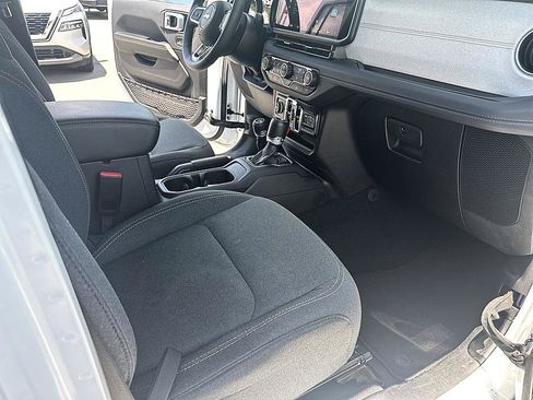 Used 2024 Jeep Wrangler Unlimited Sahara AWD/4WD image 19