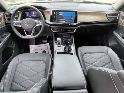 Used 2024 Volkswagen Atlas SE FWD image 11